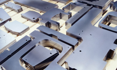 GIA CÔNG KIM LOẠI TẤM THEO YÊU CẦU – CẮT LASER, CHẤN CNC, ĐỘT CNC CHÍNH XÁC